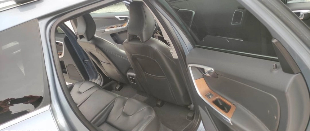 Volvo XC 60 cena 93900 przebieg: 138412, rok produkcji 2017 z Bobowa małe 781